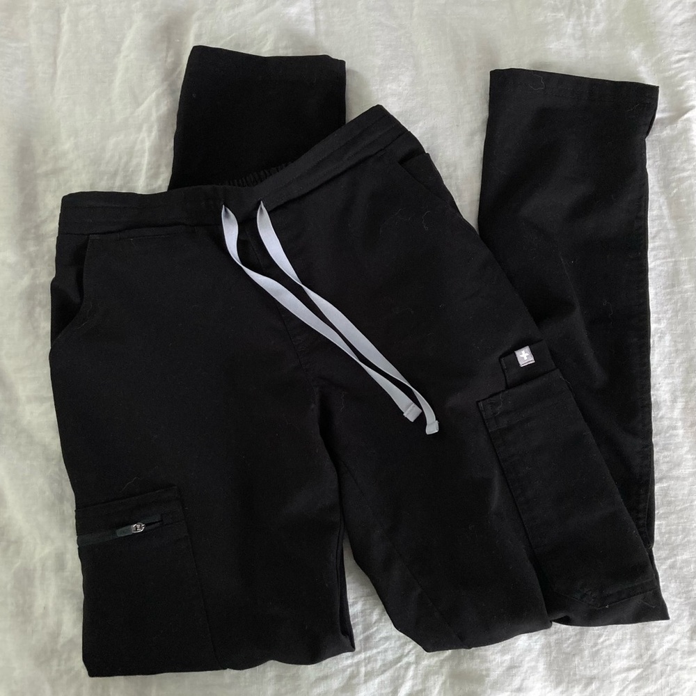 Figs Women’s yola skinny scrub pants in XS black